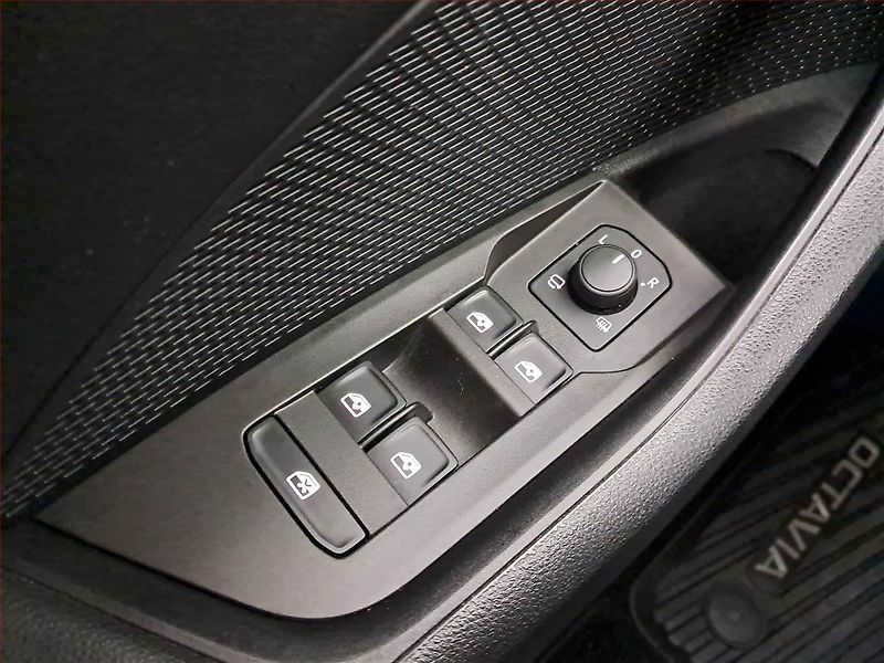 Škoda Octavia (2022) 2.0 TDI, Automat, ČR,1.maj - fotka 16 z 19
