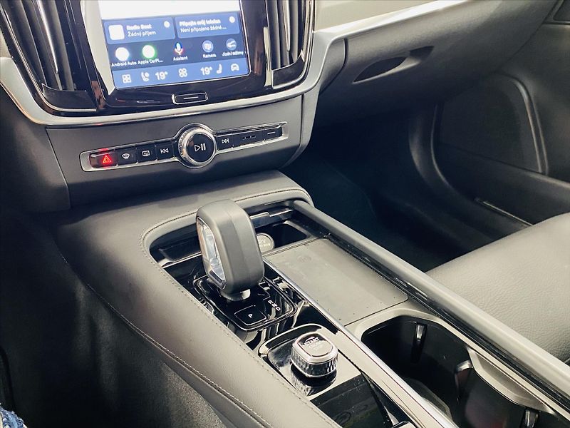 Volvo V90 B4 AWD Cross Country - fotka 19 z 25