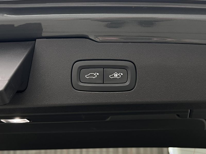 Volvo V60 T8 AWD BRIGHT PLUS AUT CZ  - fotka 45 z 48