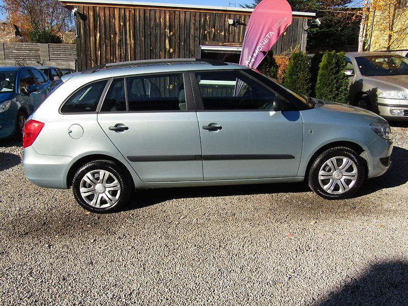 Škoda Fabia (2012) 1.2 12v 44kW ZIMNÍ PNEU - fotka 9 z 34
