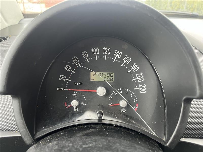 Volkswagen New Beetle 1,6 i STK 4/2028 EKO ZAPLACENO - fotka 17 z 28