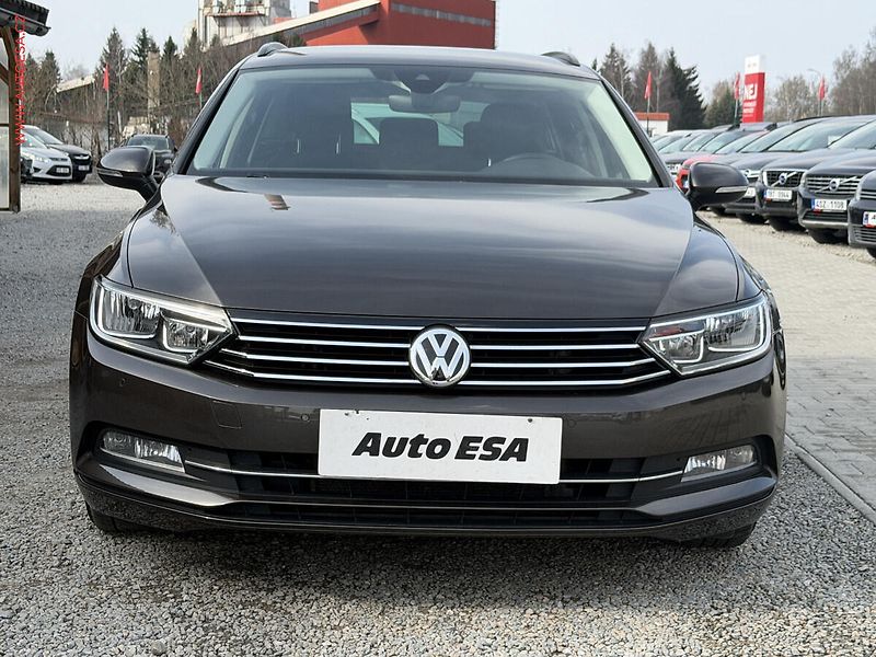 Volkswagen Passat (2018) 2.0TDi, DSG, navi, TZ - fotka 2 z 22