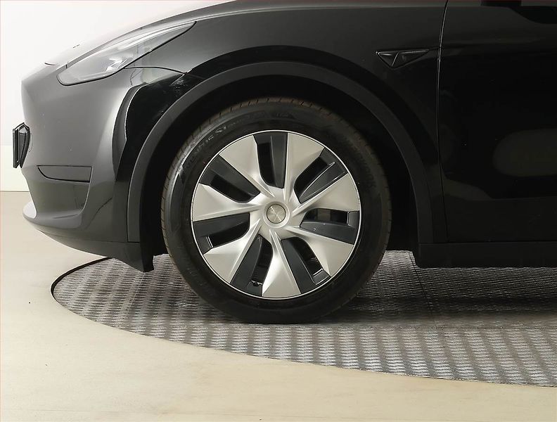 Tesla Model Y (2023) RWD LFP 60kWh, SoH 93% - fotka 14 z 32