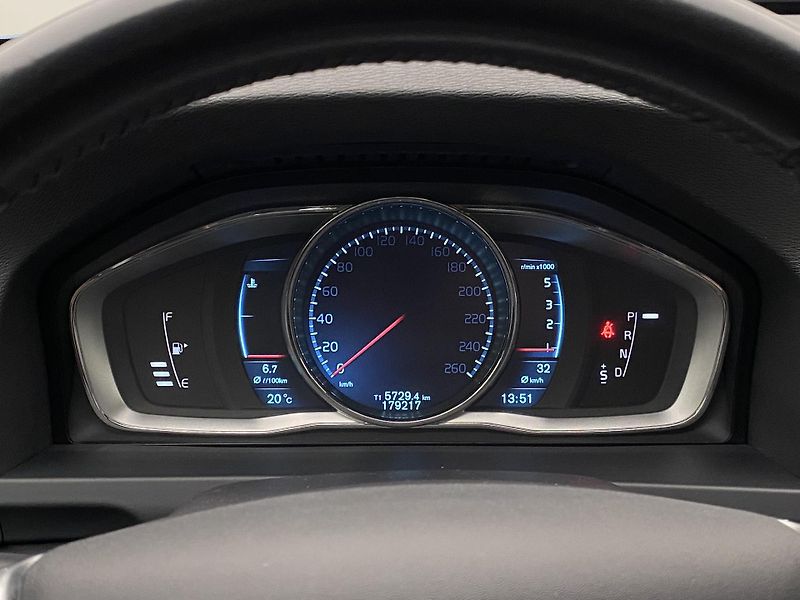 Volvo V60 D2 SUMMUM AUT - fotka 24 z 44