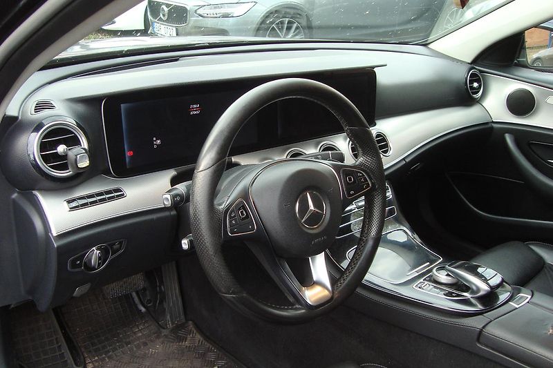 Mercedes-Benz Třídy E (2016) 220 CDi, ČR, Pravidelný servis - fotka 27 z 63