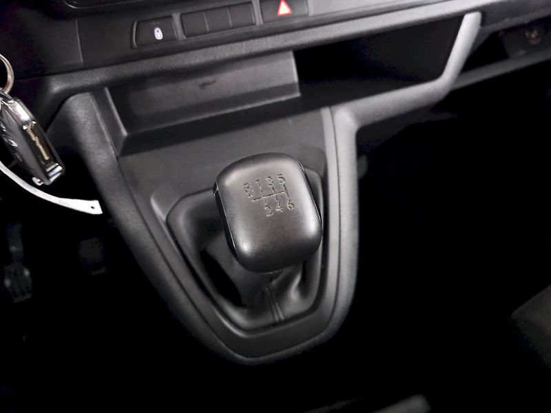 Toyota ProAce Verso (2024) 2.0D 106kW L2 COMBI 8MÍST - fotka 26 z 28