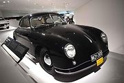 V tomto kupé, které už vyrobili ve Stuttgartu, osobně jezdil Ferdinand Porsche.