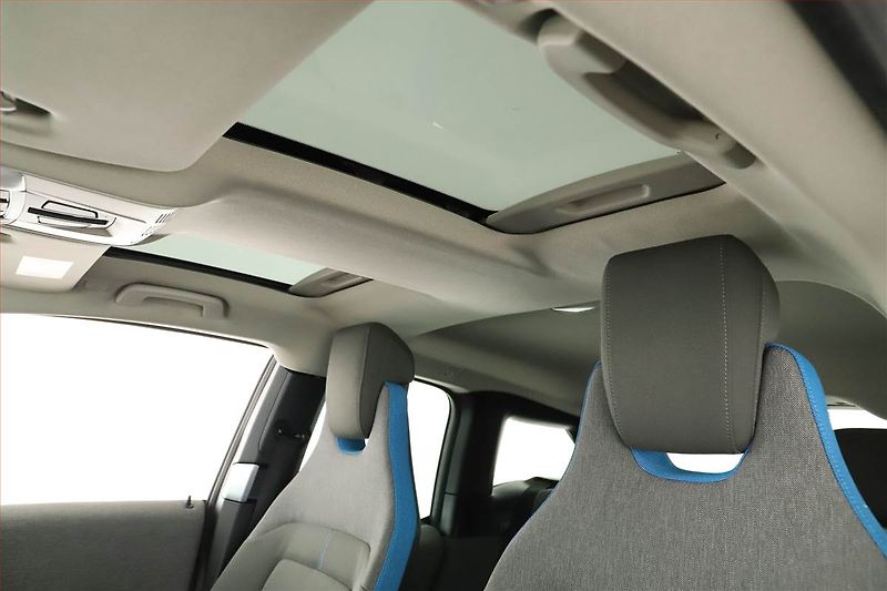 BMW i3 (2014) 60Ah BEV, SoH 74%, Automat - fotka 13 z 22