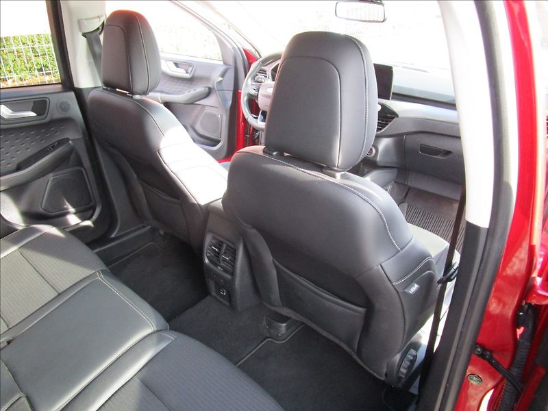 Ford Kuga 2.0 EcoBlue AWD, Titanium, aut - fotka 25 z 44