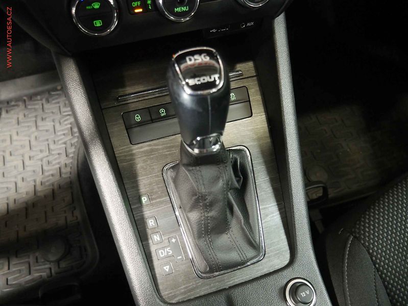 Škoda Octavia (2015) 2.0 TDi 4x4, ČR, DSG, bixen - fotka 17 z 20