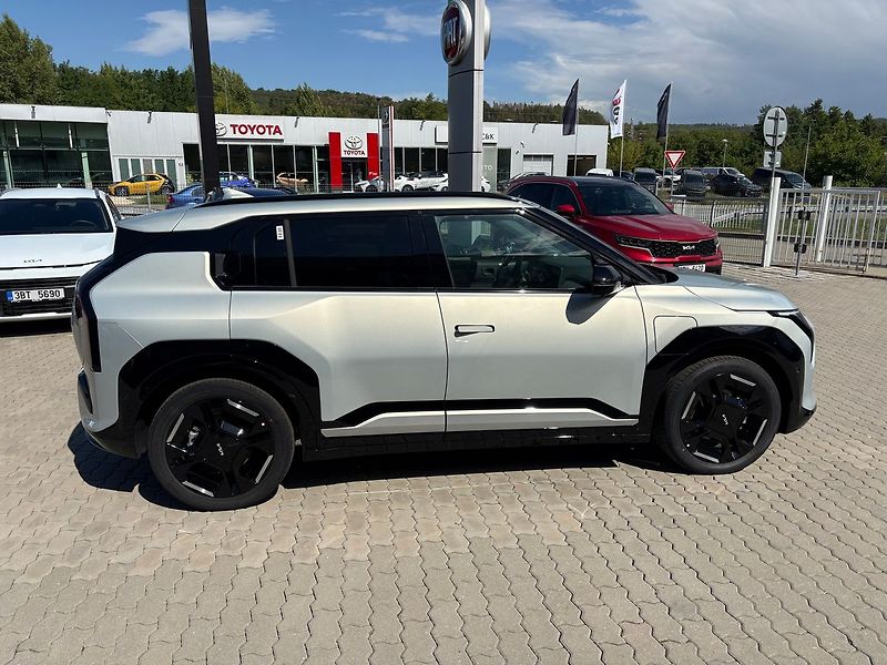Kia EV3 (2026) 4x2 GT-LINE 150 KW + 81,4 KWH - fotka 8 z 18