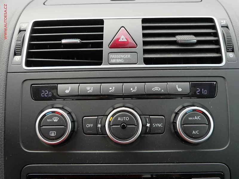 Volkswagen Touran (2014) 1.2 TSi, Life, panor, +kola - fotka 14 z 18