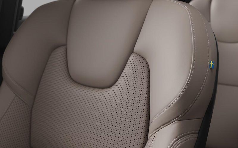 Volvo XC90 (2026) B5 AWD PLUS DARK - fotka 11 z 17