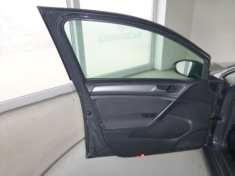 Volkswagen Golf (2014) 1,6TDI*NAVI*TAŽNÉ**ALU**PARK.S - fotka 10 z 26