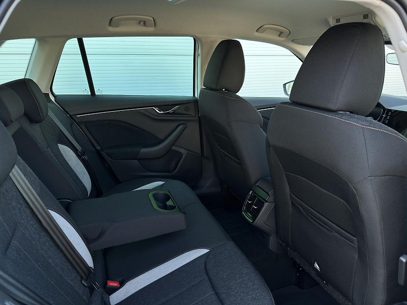 Škoda Kamiq 1.5TSi DSG 150PS LED V.Cockpit - fotka 33 z 35