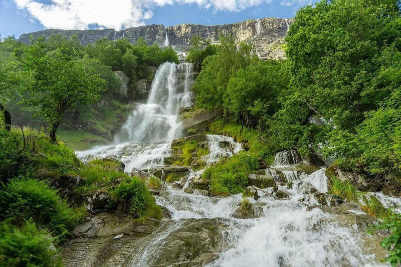 Okolí vodopádu Vinnufossen je jednou z nejkrásnějších míst Norska.