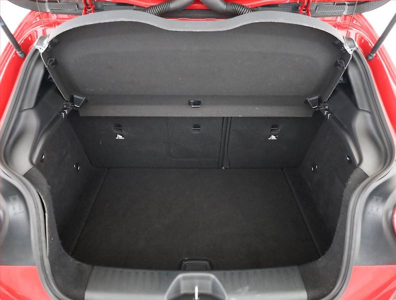 Mercedes-Benz Třídy A (2013) A 180 d, Tempomat - fotka 16 z 17