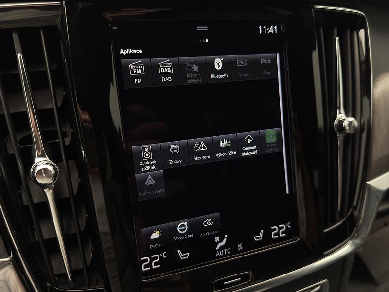 Volvo V90 CC D4 AWD PRO AUT - fotka 38 z 52