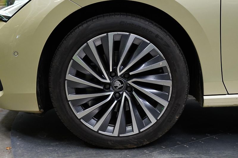 Škoda Superb - fotka 10 z 30