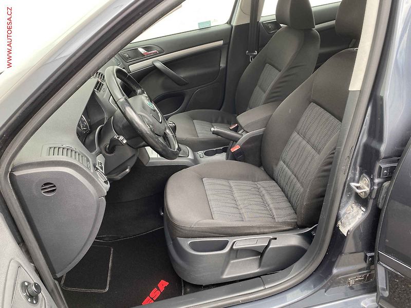 Škoda Octavia (2011) 1.6 TDi, ČR, Elegance - fotka 9 z 17