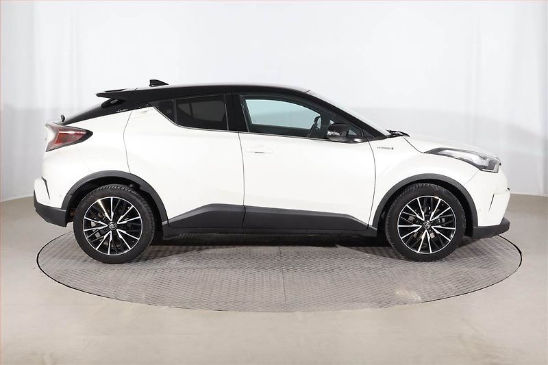 Toyota C-HR (2018) Selection 1.8 Hybrid, Automat - fotka 6 z 24
