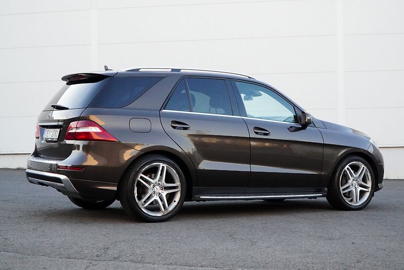 Mercedes-Benz Třídy M 350 CDi 4MATIC AMG - fotka 11 z 45