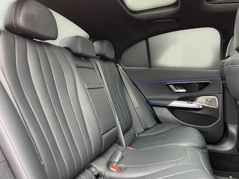 Mercedes-Benz Třídy E Třída E 220 d 4MATIC AMG Line - fotka 17 z 18
