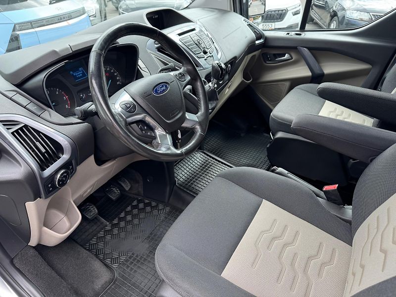 Ford Tourneo Custom (2018) Trend 2.0 TDCI 8 MÍST -CZ- DPH - fotka 11 z 27