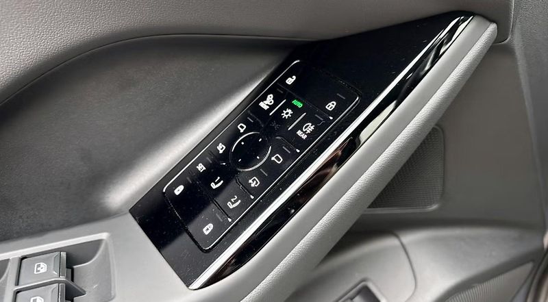 Audi Q6 e-tron Performance 360kam Tažné  - fotka 15 z 22