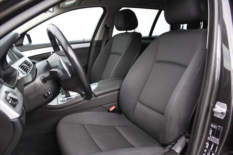 BMW Řada 5 530d xDrive NAVI SERVIS.KN. ČR - fotka 9 z 26