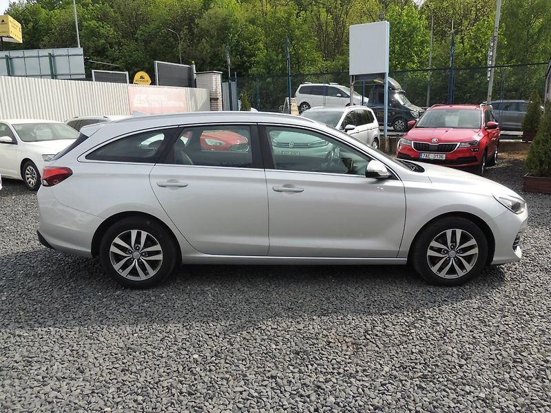 Hyundai i30 (2019) Combi 1.6CRDi,100kw,automat,ČR - fotka 4 z 52