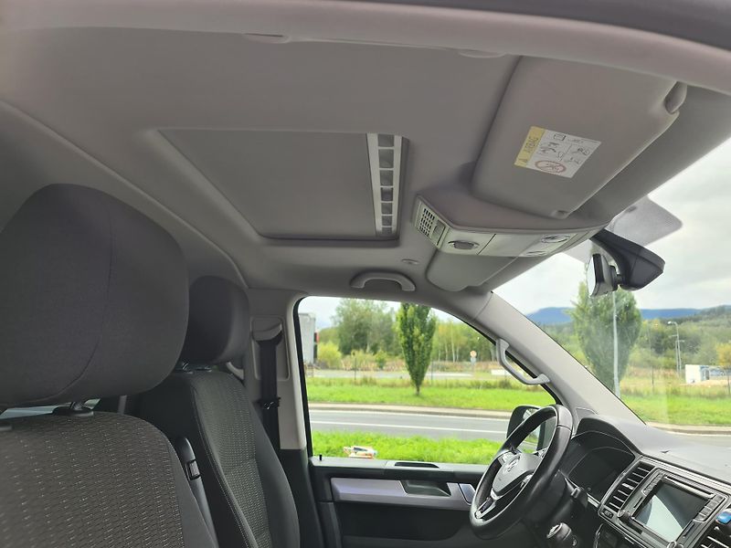 Volkswagen Multivan (2016) T6 2.0 TDi 110-KW NAVI OLOMOUC - fotka 33 z 103