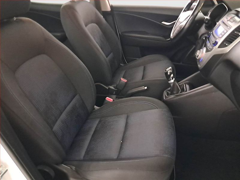 Hyundai ix20 (2017) 1.4 CVVT, Serv.kniha - fotka 9 z 22