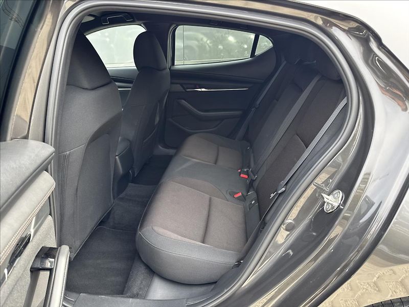 Mazda 3 2,0 Skyactiv-G Selection AT - fotka 13 z 28