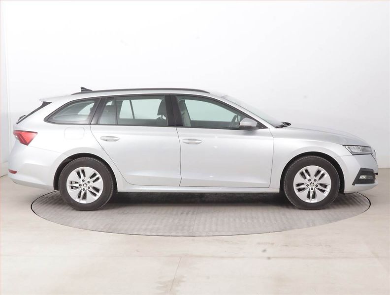 Škoda Octavia (2023) Ambition 2.0 TDI - fotka 6 z 15