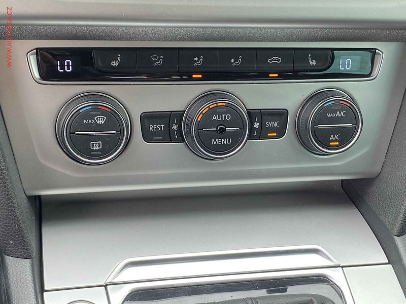 Volkswagen Passat (2015) 2.0TDi, DSG, LED, navi - fotka 16 z 20