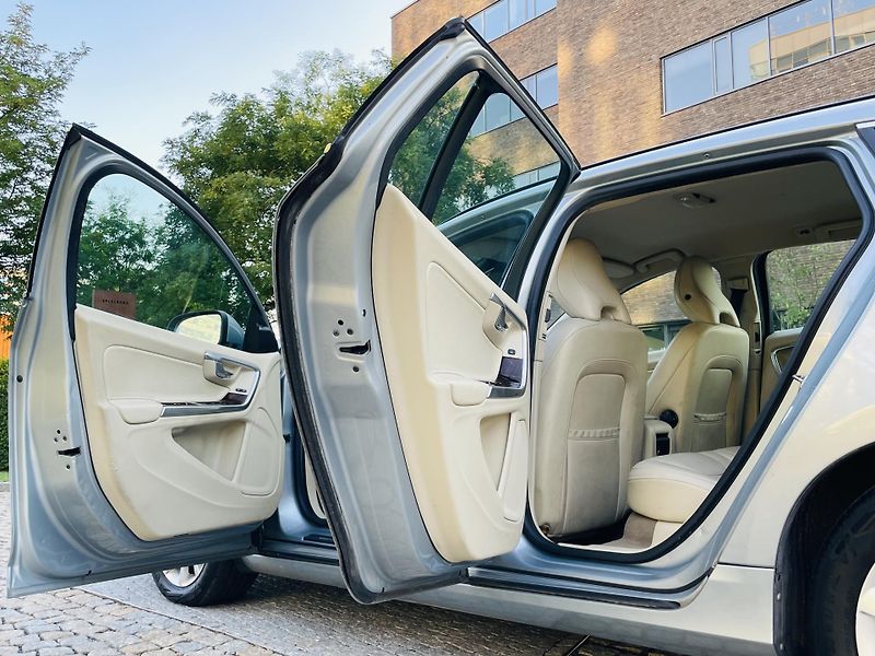 Volvo V60 2.0D4 5V AUTOMAT KAMERA TAŽNÉ - fotka 21 z 43