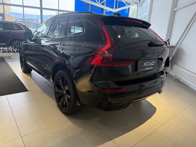 Volvo XC60 (2026) B5 PLUS BLACK + 4SERVIS/ZÁRUKA - fotka 6 z 18