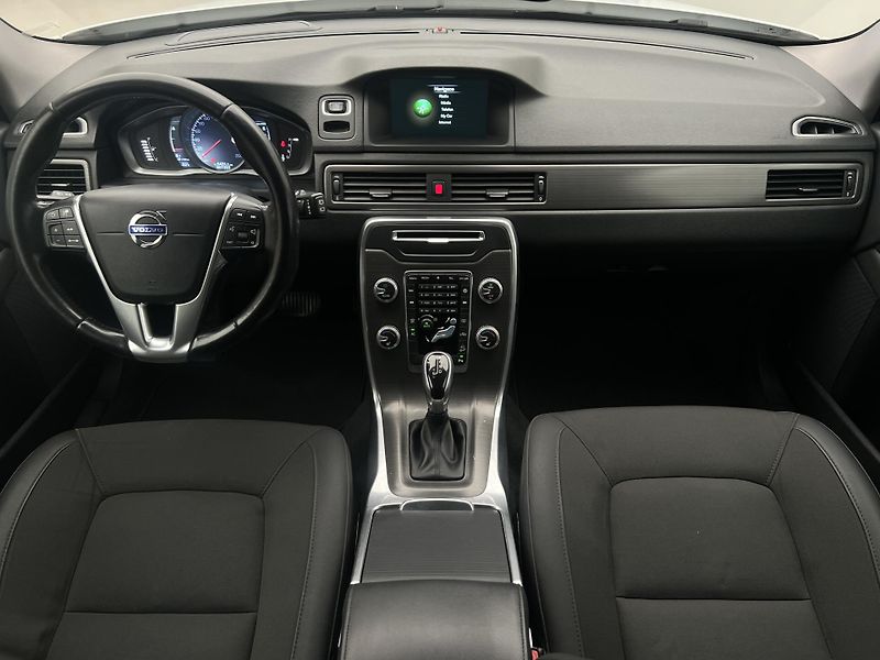 Volvo XC70 D4 AWD MOMENTUM AUT - fotka 2 z 44