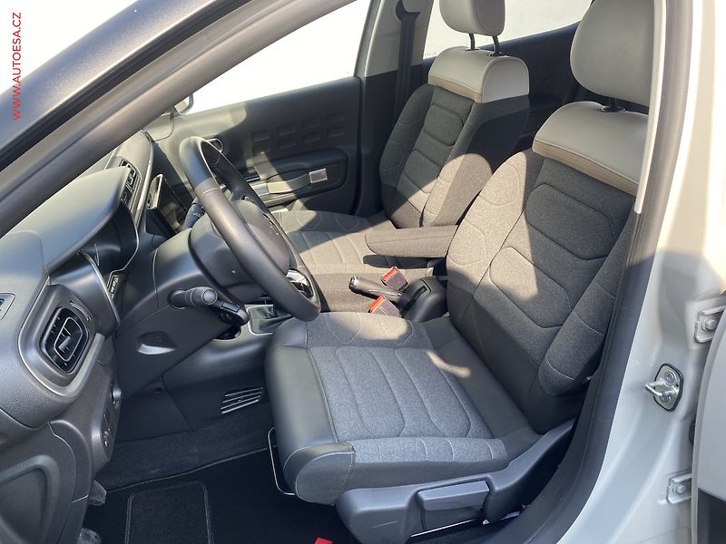 Citroën C3 (2022) 1.2 PT, Shine, LED, navi - fotka 9 z 19