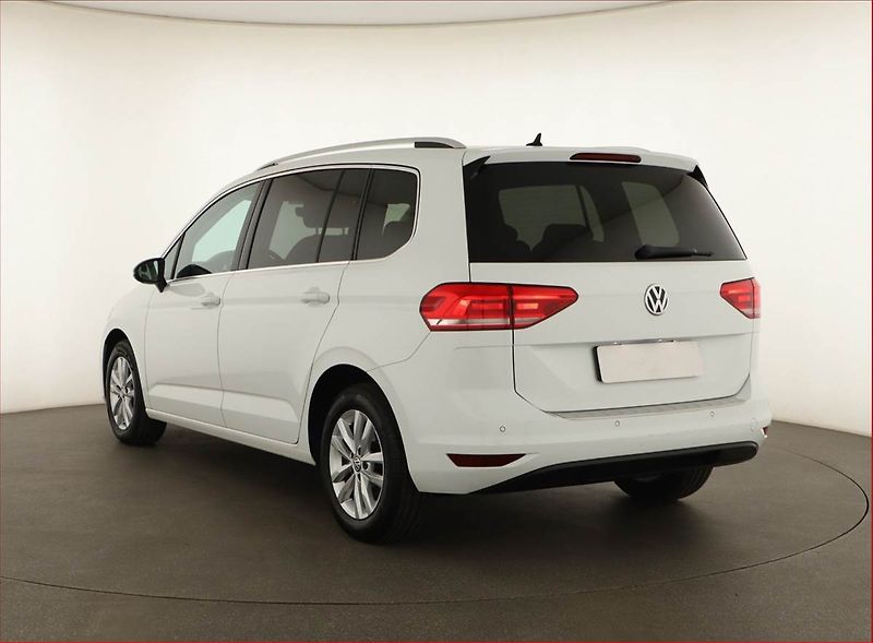 Volkswagen Touran (2019) 1.5 TSI - fotka 4 z 15