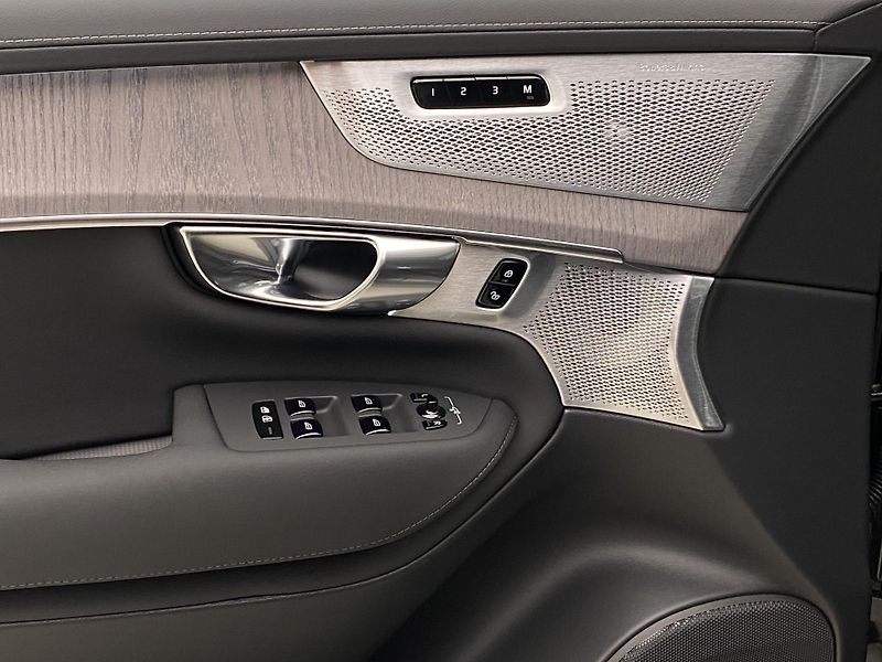 Volvo XC90 (2026) T8 AWD Plug-in DARK ULTRA - fotka 30 z 76