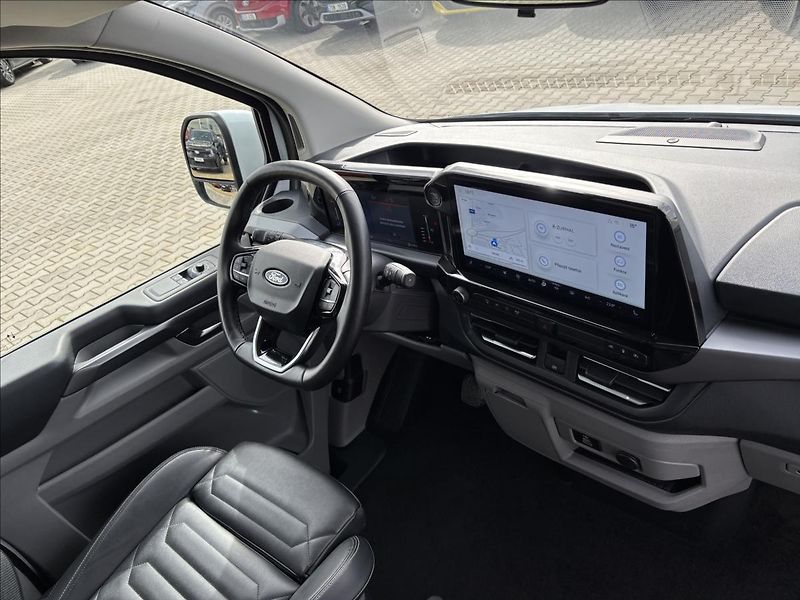 Ford Tourneo Custom 2,0 EcoBlue 125kW Titanium L1 - fotka 25 z 54