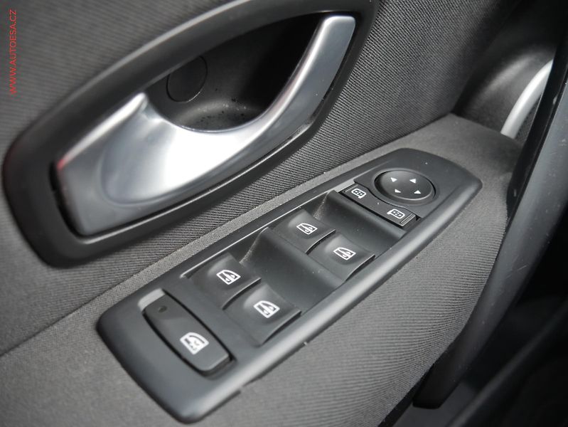 Renault Mégane (2009) 1.5 dCi, ČR, AC, tempo - fotka 12 z 21