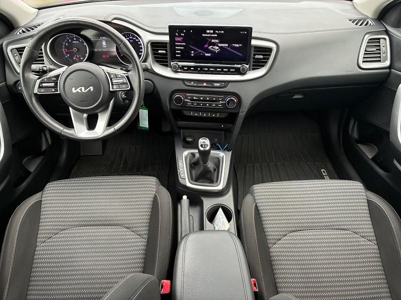 Kia Ceed (2023) TOP 1.5T-GDI 118kW CZ DPH - fotka 9 z 11