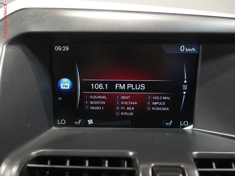 Volvo XC60 (2015) 2.4D4 AWD, ČR, Momentum, AT - fotka 16 z 21