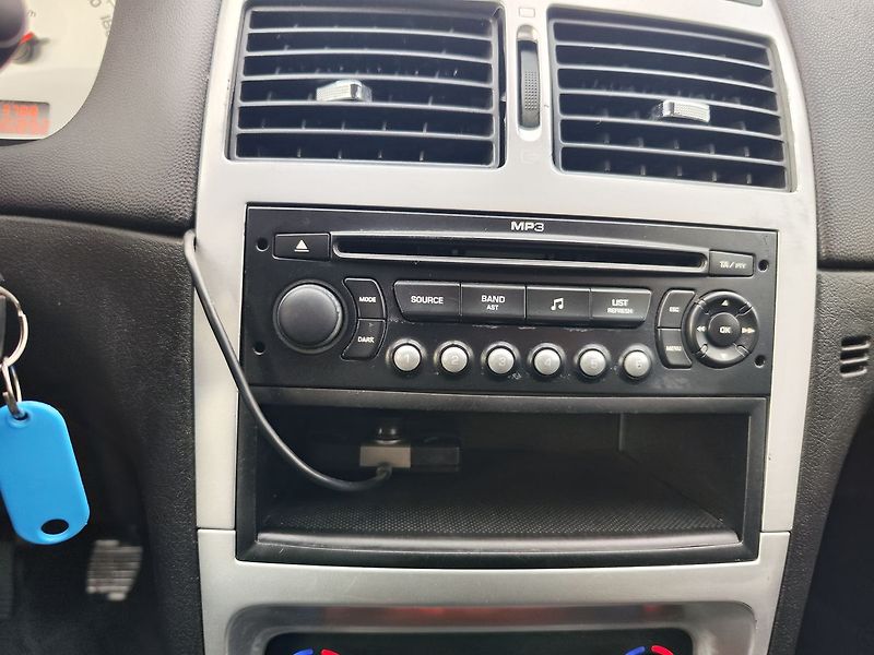 Peugeot 307 1.6i 16V/80kW - fotka 18 z 25