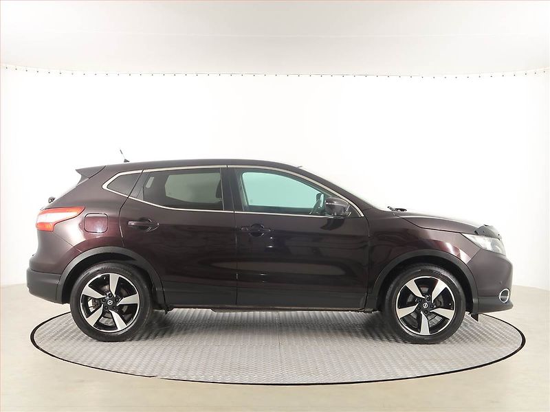 Nissan Qashqai (2015) Acenta 1.6 DIG-T, LPG - fotka 6 z 17