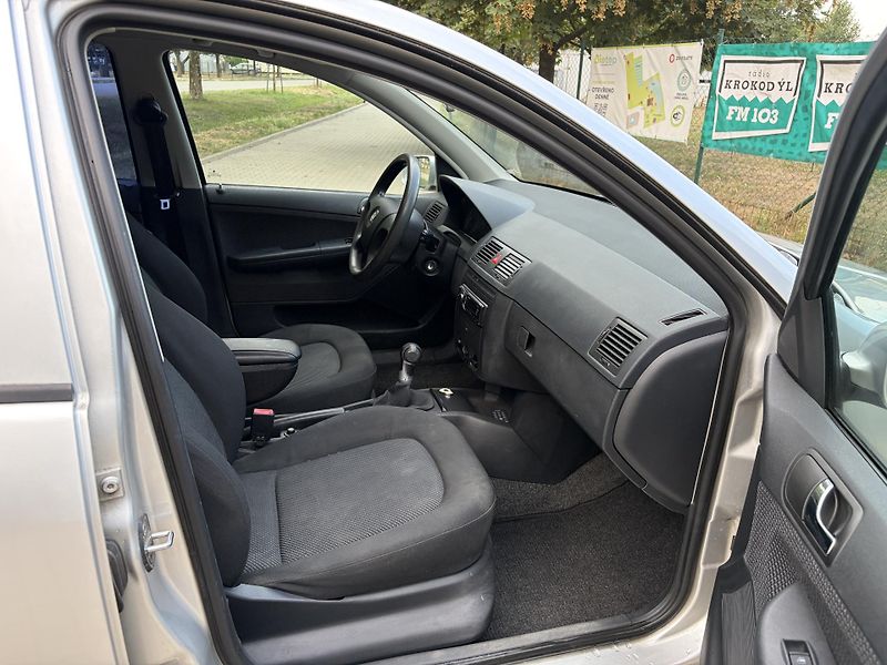 Škoda Fabia 1.4 16V - fotka 20 z 28