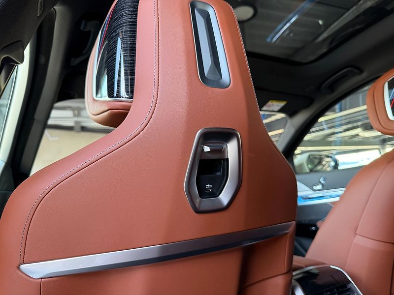 BMW Řada 7 40d xDrive,Masáž,Nezávislé,360 - fotka 32 z 35
